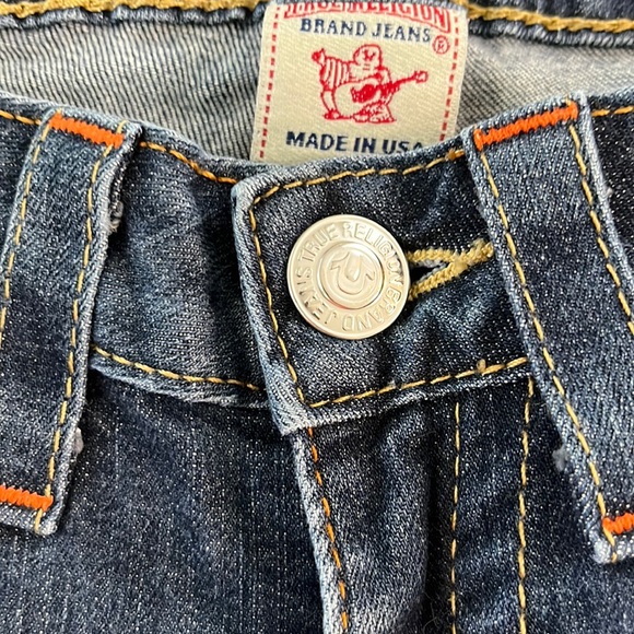 👖True Religion Dark Blue Straight Leg Jean Women size 26 W/ Crystal Emblishment - Picture 2 of 16